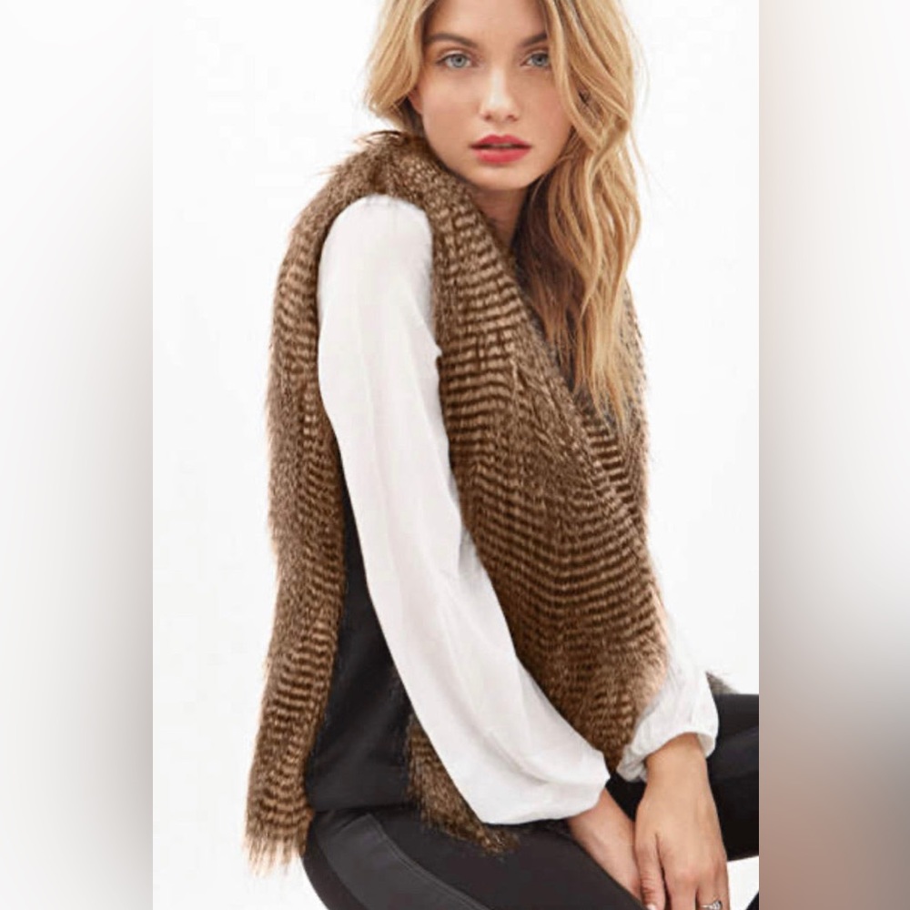 NWT! Faux Fur Ali Vest (Small/Medium)